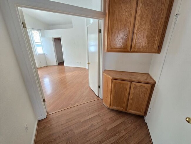 Building Photo - Stylish 4-Bedroom Home Near Red Hawk Golf ...