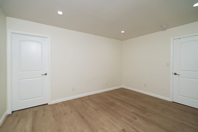 Building Photo - 449 Norumbega Dr