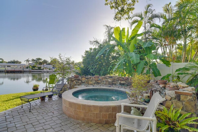 Building Photo - 301 N Tessier Dr