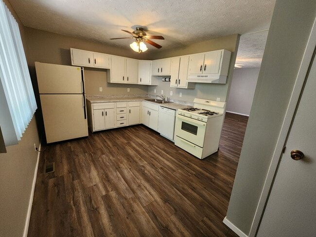 Building Photo - 3 Bedroom Home in Bloomington