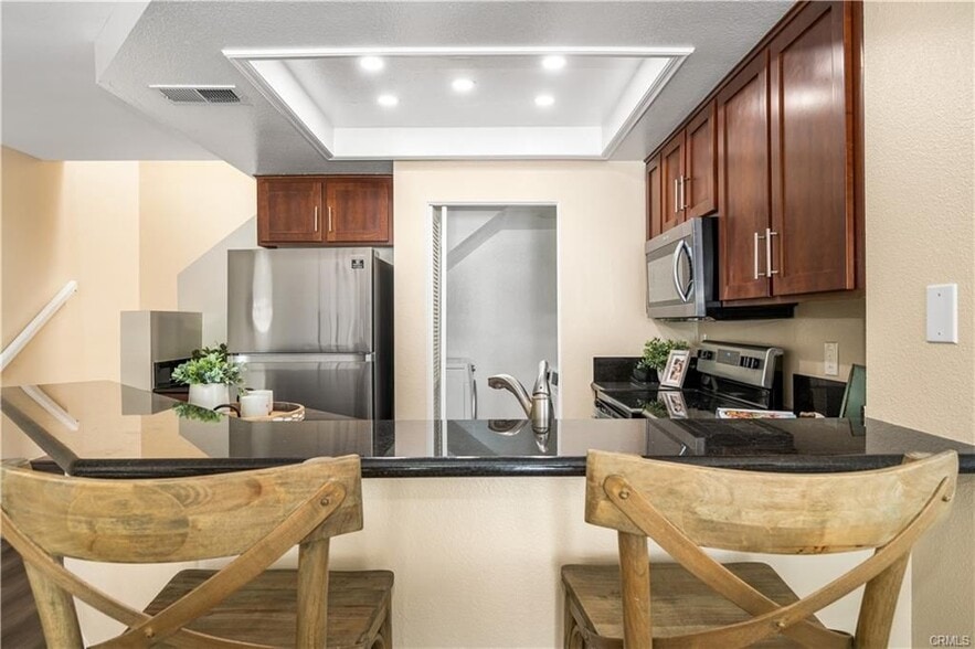 Building Photo - 115 Fallingstar