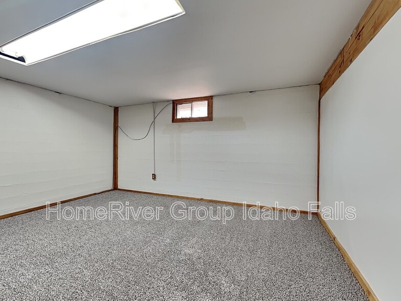 Building Photo - 420 8th St