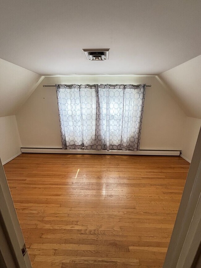 Building Photo - Spacious 3br Home for rent located in Whitehall, Echo Heights!