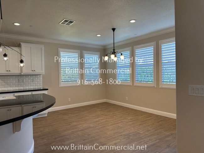 Building Photo - Stunning All Single Story 3 Bedroom, 2.5 B...