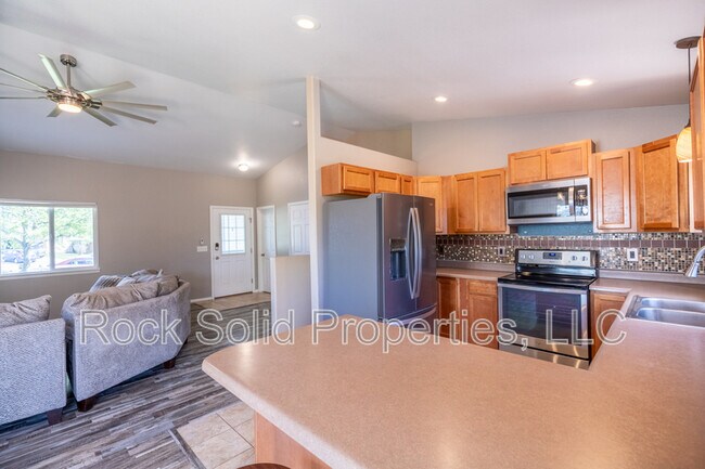 Building Photo - 1113 Banjo Ct