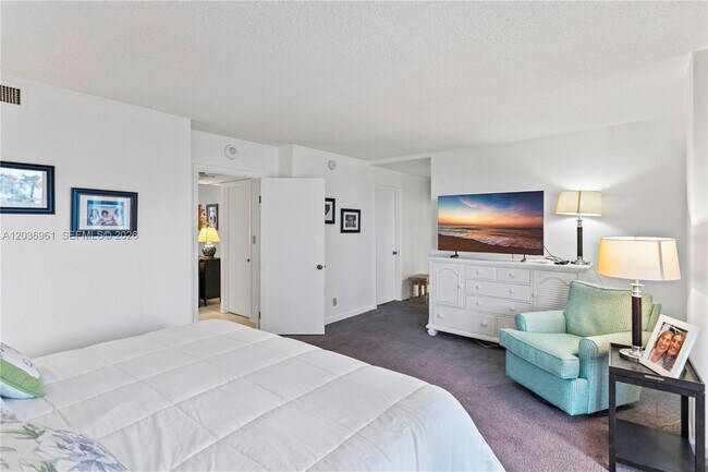 Building Photo - 4280 Galt Ocean Dr