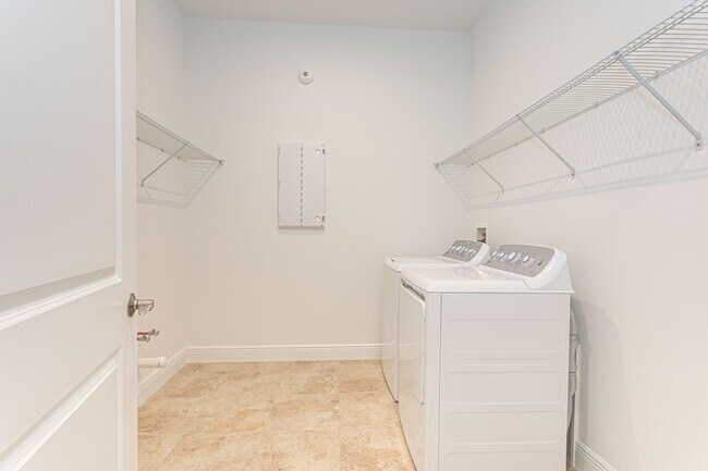 Building Photo - 9155 SW Esule Way