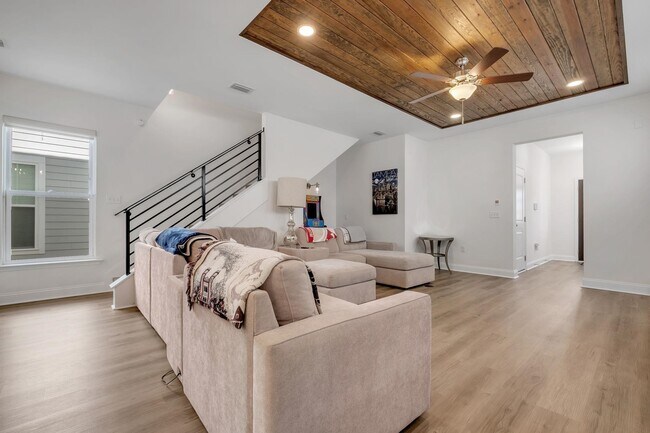 Building Photo - 458 Grand Oaks Rd