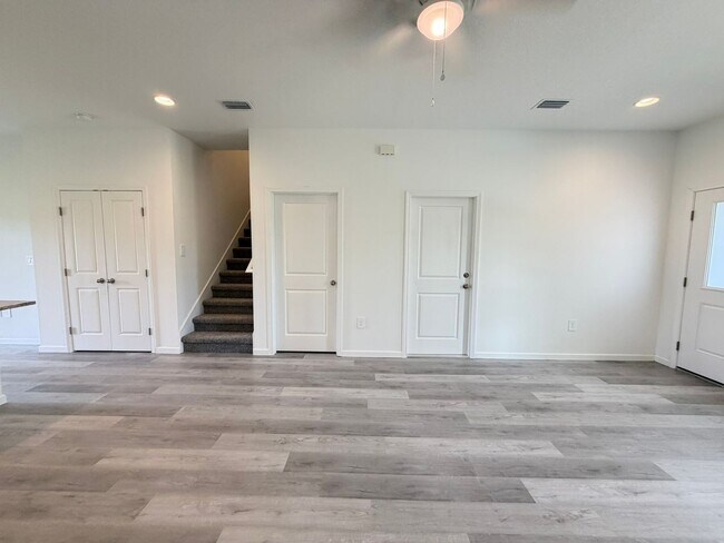 Building Photo - 5341 Vista Lago Dr