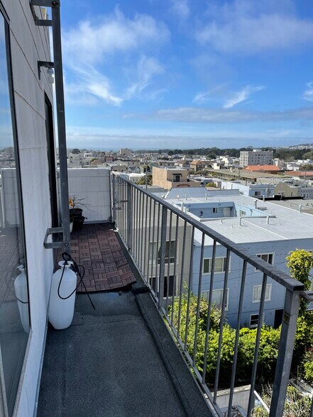 master deck - 1120 Judah St
