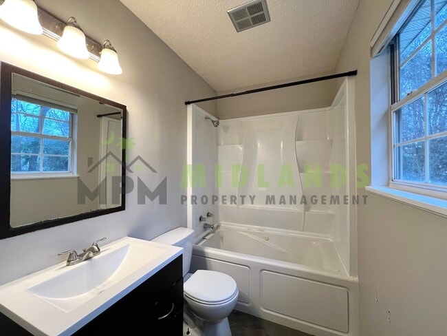 Building Photo - 844 Bentley Dr