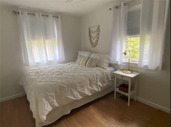 Building Photo - 52 Lawn Ave