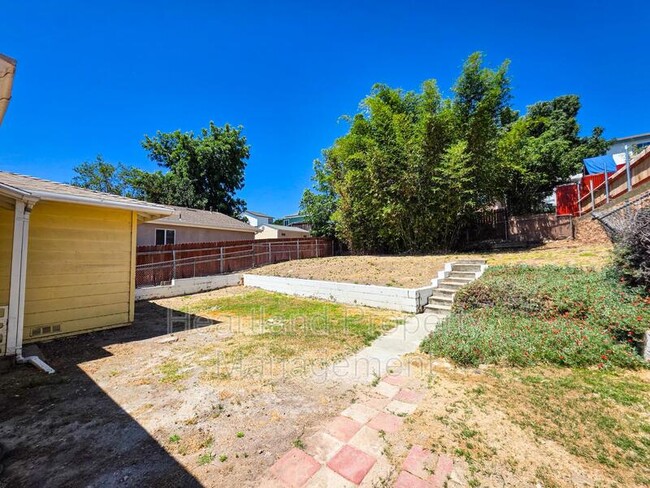 Building Photo - 2656 Grange St