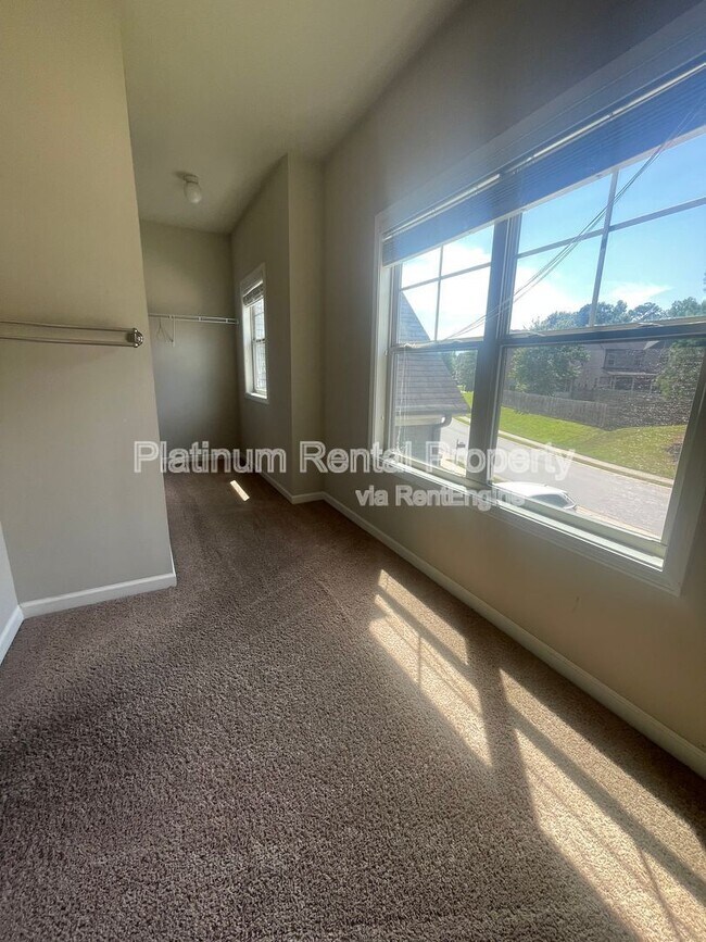 Building Photo - 7350 Silk Tree Pt