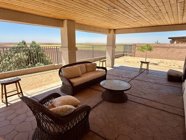 Building Photo - 4 bedroom view home in San Luis, AZ