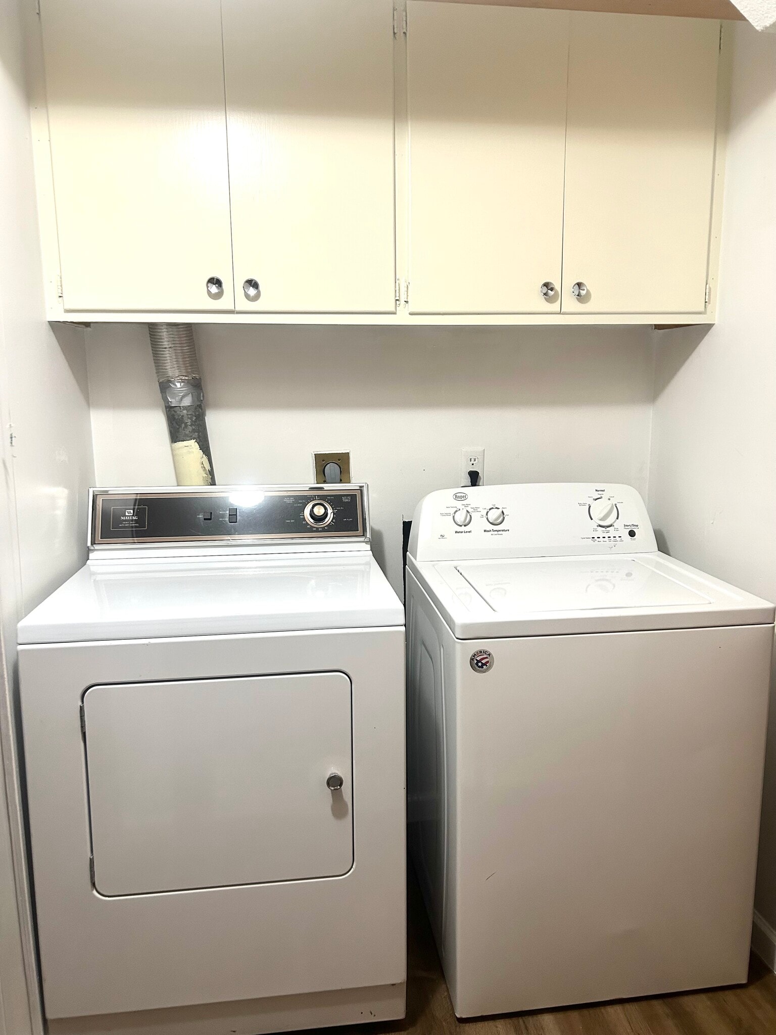 Building Photo - 305 17th St NE