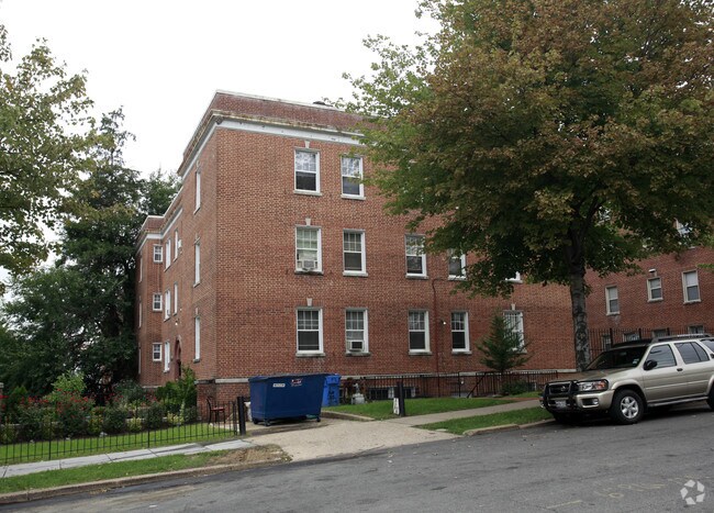 Primary Photo - 1435 Sheridan St NW