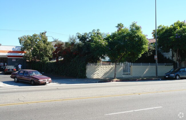 Building Photo - 808 S Glendale Ave