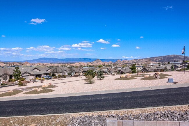 Building Photo - Furnished Home in Willow Hills