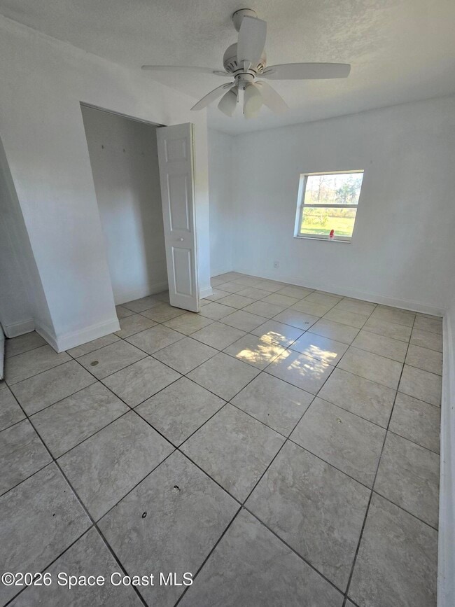 Building Photo - 771 Onyx Dr NE