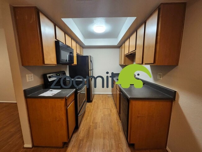 Building Photo - Cute 2 bedroom 2 bath condo in gated community