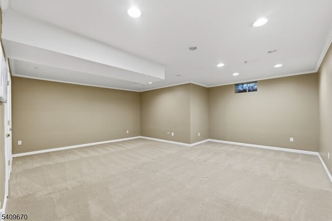 Building Photo - 402 Dalton Ct