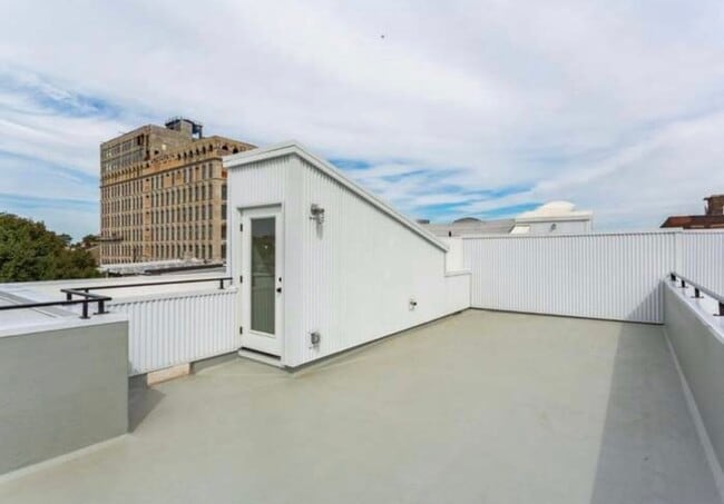 Building Photo - 1326 N 5th St