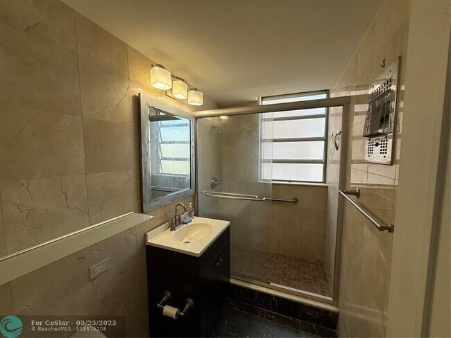 Building Photo - 345 N Fort Lauderdale Beach Blvd