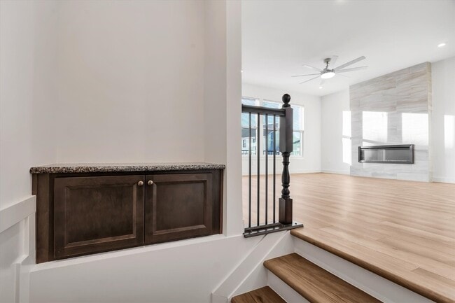 Building Photo - 304 Indigo Ct