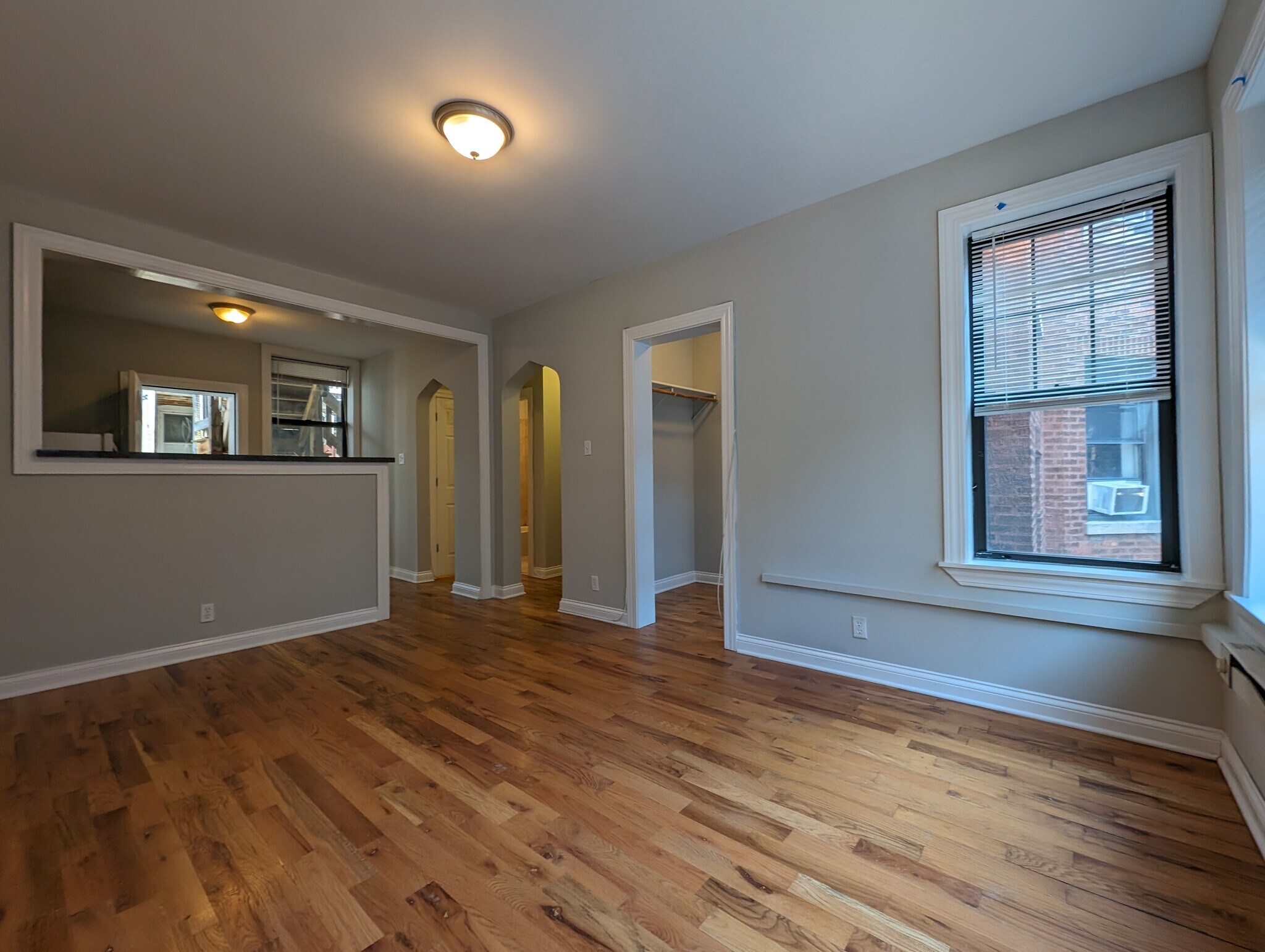 Building Photo - 4409 N Wolcott Ave