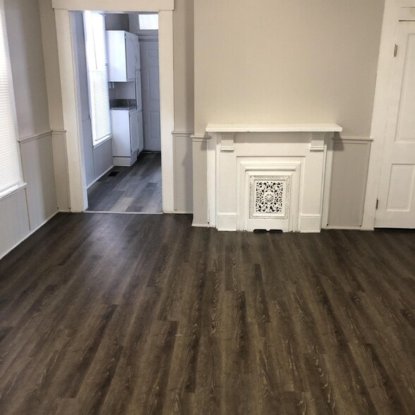 Building Photo - 2327 Duncan St