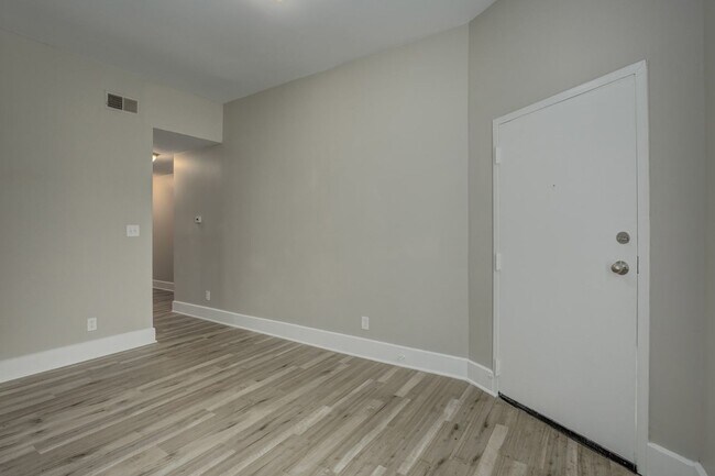 Building Photo - 2131 Staebler St