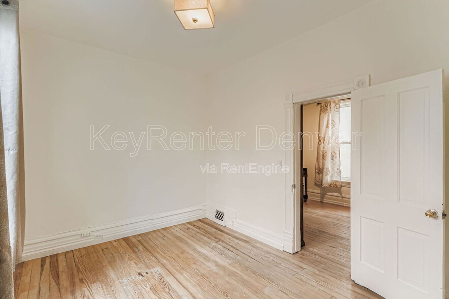 Building Photo - 3340 Wyandot St