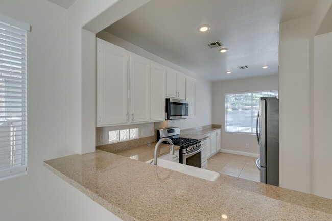 Building Photo - Beautiful 3-Bedroom Home in Silverado Ranch