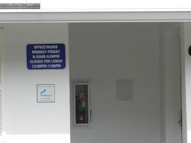 Building Photo - 6307 Bay Club Dr