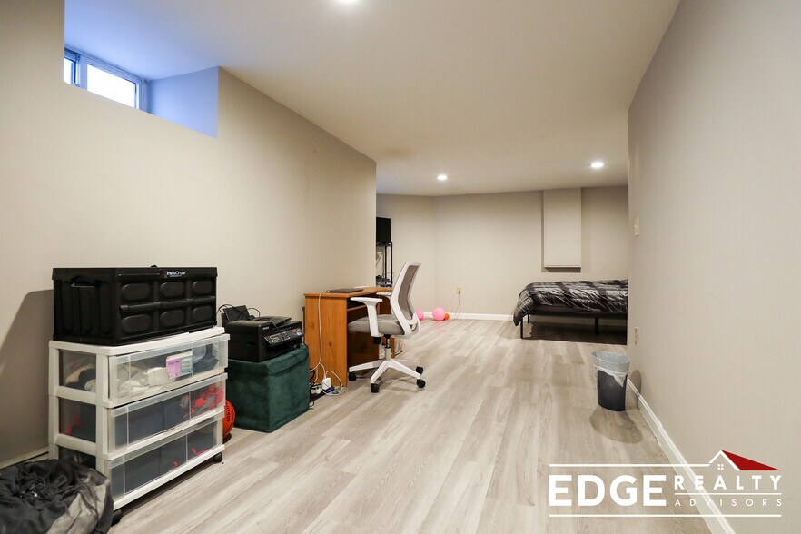 Building Photo - 10 Glenville Ave