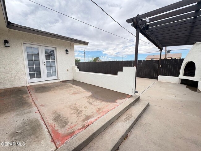 Building Photo - 316 S 6th St