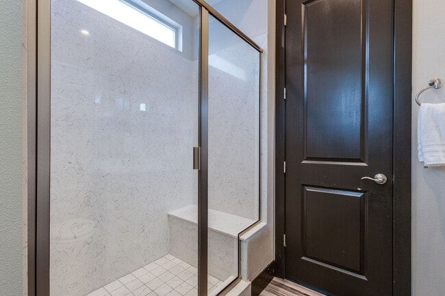 Building Photo - Stunning 5Bed/4.5 Bath home located in a prestigious guard gated community in Summerlin