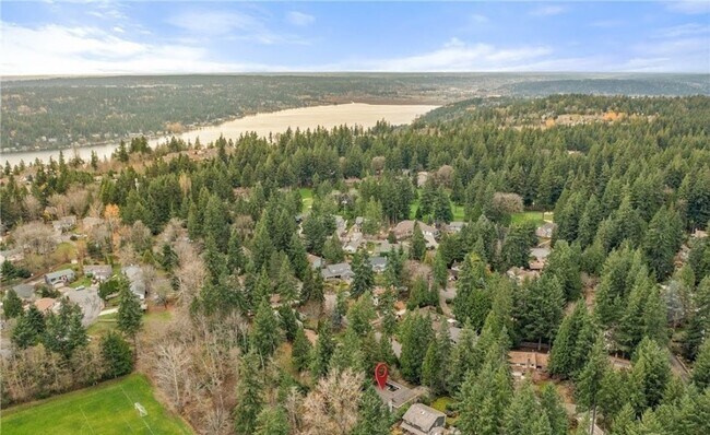 Building Photo - A Spacious Home in the Prestigious Sahalee...