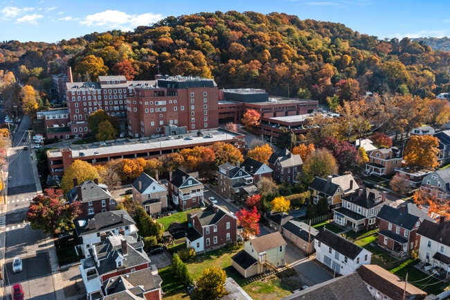 Building Photo - 607 Murray St