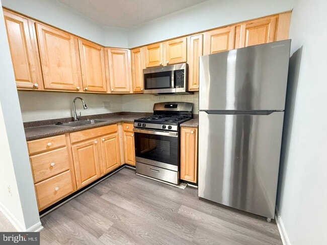 Building Photo - 7028 Valley Ave