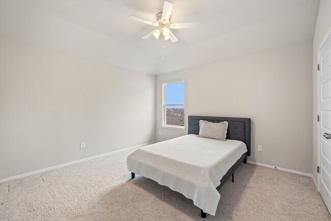 Building Photo - 408 Black Opal Dr