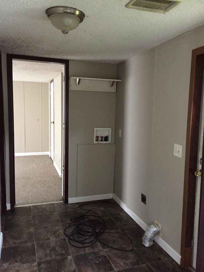 Building Photo - 304 Belew St
