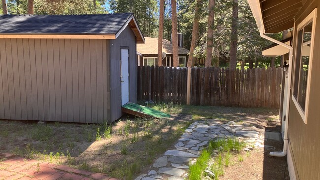 Building Photo - 2 Bedroom cabin with Garage and large fenc...