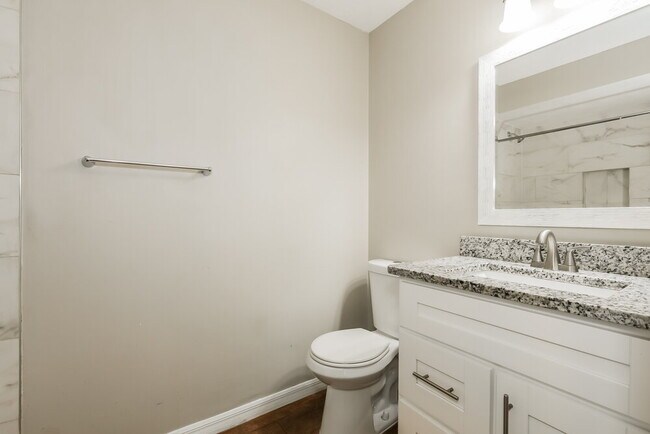 Building Photo - 3014 N Pineway Dr