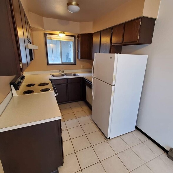 Building Photo - 1224 E 3rd St