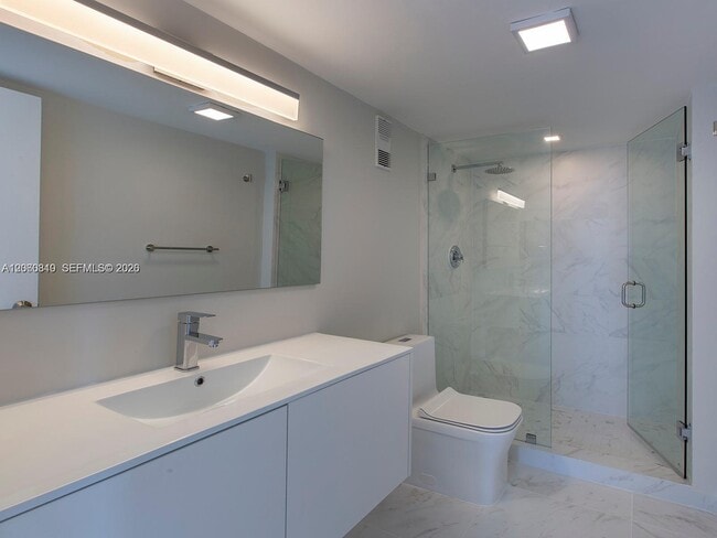 Building Photo - 1200 NE Miami Gardens Dr