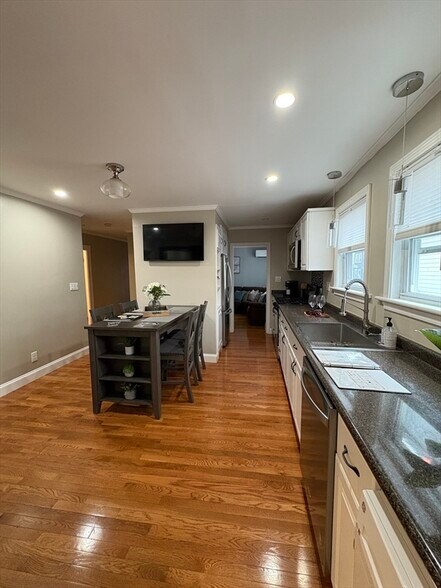 Building Photo - 62 Governor Winthrop Rd