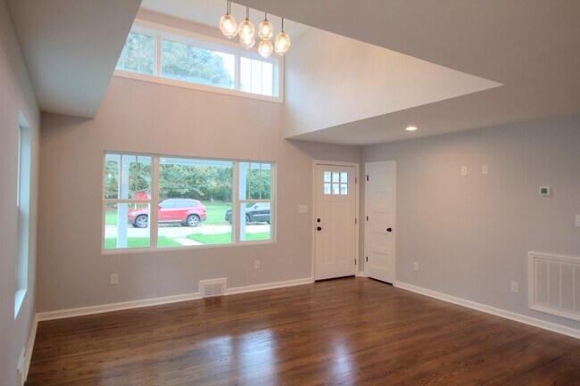 Building Photo - Beautiful 2 bedroom home in downtown Raleigh!