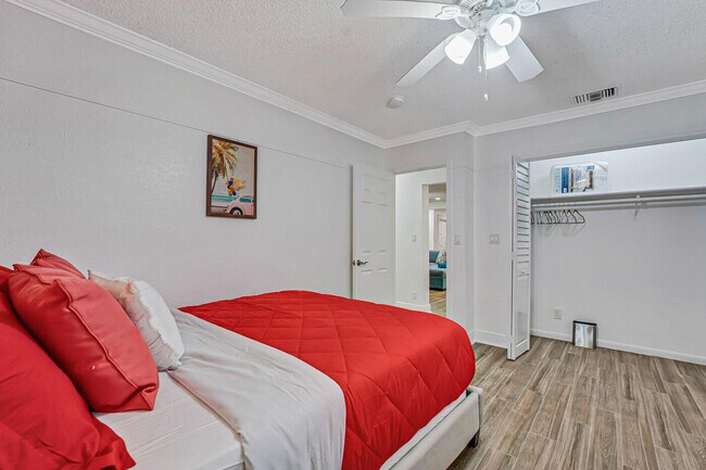 Building Photo - 532 N Palmway